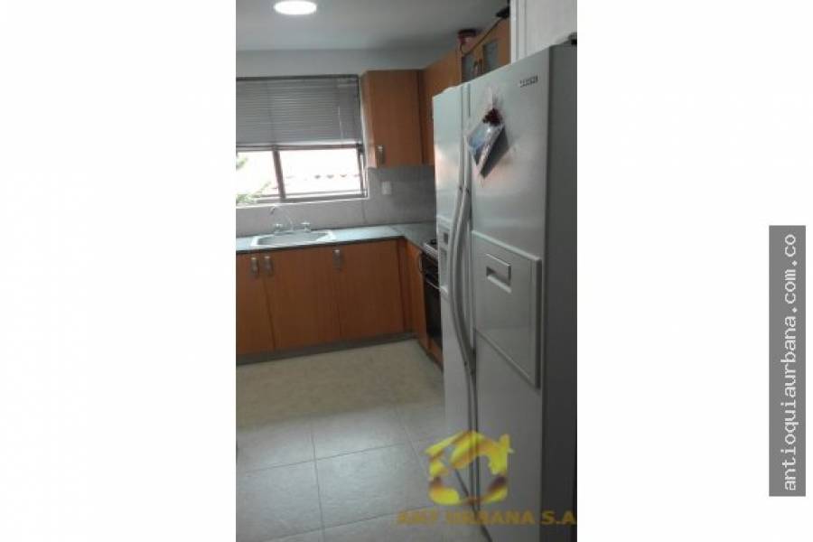 Envigado, Antioquia, Colombia, 3 Bedrooms Bedrooms, ,4 BathroomsBathrooms,Casas,Alquiler-Arriendo,CALLE 7,41019