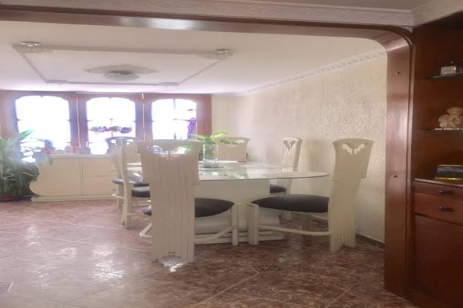 Bogotá D.C, Cundinamarca, Colombia, 4 Bedrooms Bedrooms, ,2 BathroomsBathrooms,Casas,Venta,CARRERA 72 A ,41160