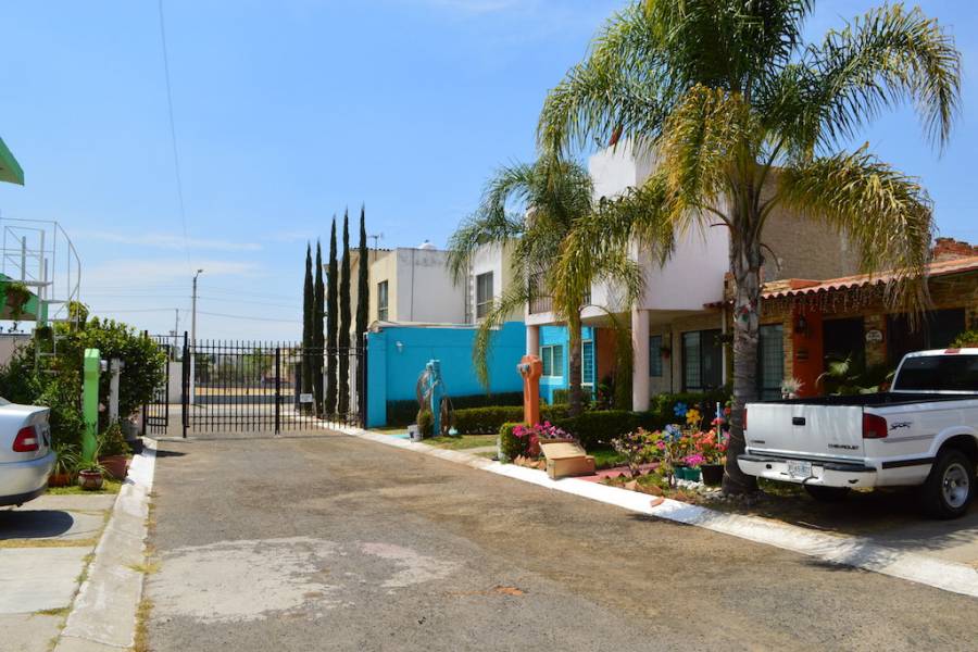 Zapopan, Jalisco, Mexico, 5 Bedrooms Bedrooms, ,3 BathroomsBathrooms,Casas,Venta, Fray Jose Cavaller,41180