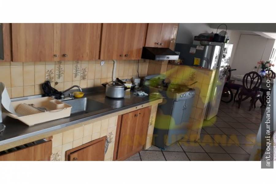 Sabaneta, Antioquia, Colombia, 5 Bedrooms Bedrooms, ,2 BathroomsBathrooms,Casas,Venta,CALLE 77 SUR ENTRE 76 Y 78,41232