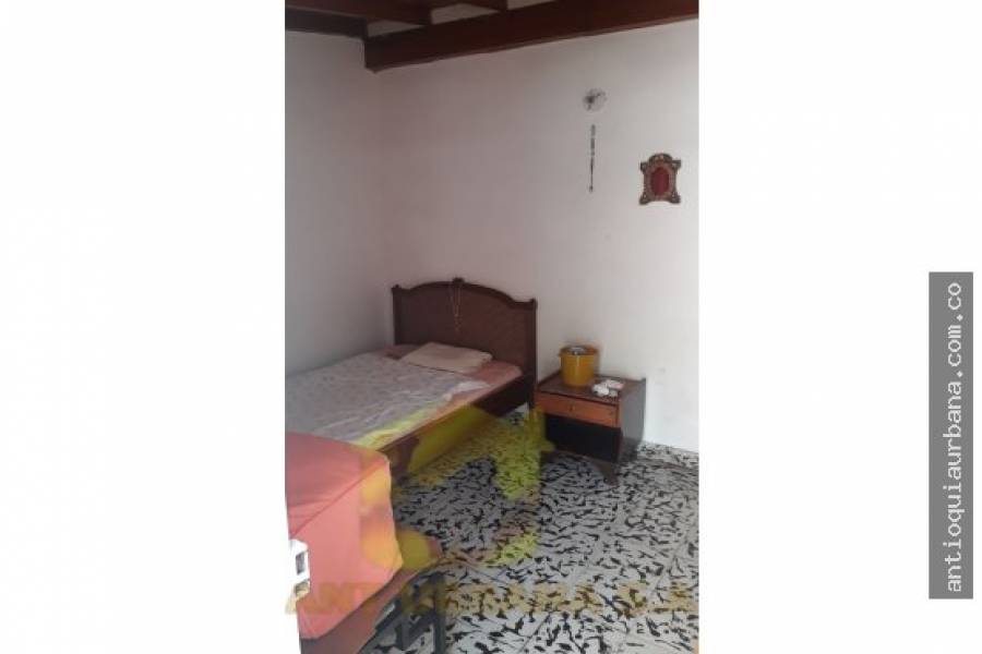 Sabaneta, Antioquia, Colombia, 5 Bedrooms Bedrooms, ,2 BathroomsBathrooms,Casas,Venta,CALLE 77 SUR ENTRE 76 Y 78,41232