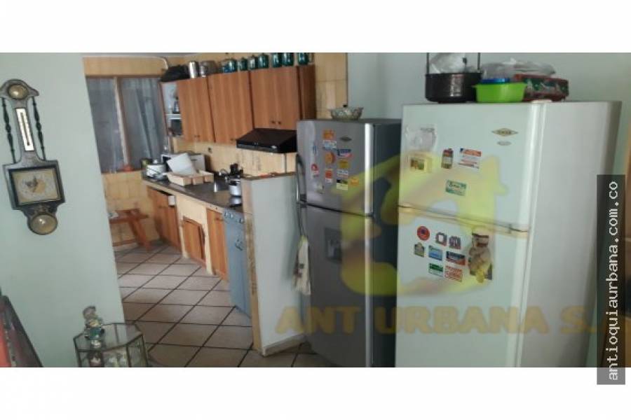 Sabaneta, Antioquia, Colombia, 5 Bedrooms Bedrooms, ,2 BathroomsBathrooms,Casas,Venta,CALLE 77 SUR ENTRE 76 Y 78,41232