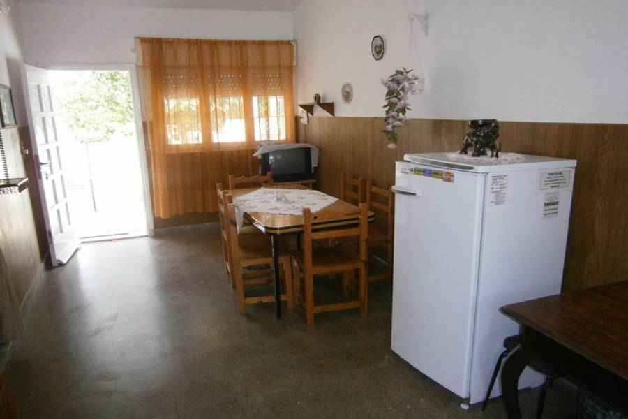 Santa Teresita, Buenos Aires, Argentina, 2 Bedrooms Bedrooms, ,1 BañoBathrooms,PH Tipo Casa,Temporario,49,41242