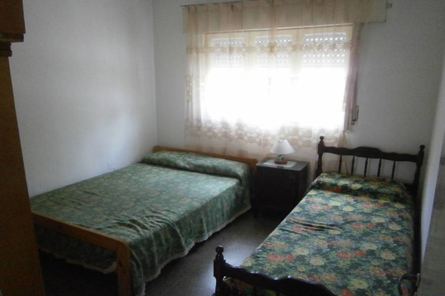 Santa Teresita, Buenos Aires, Argentina, 2 Bedrooms Bedrooms, ,1 BañoBathrooms,PH Tipo Casa,Temporario,49,41242