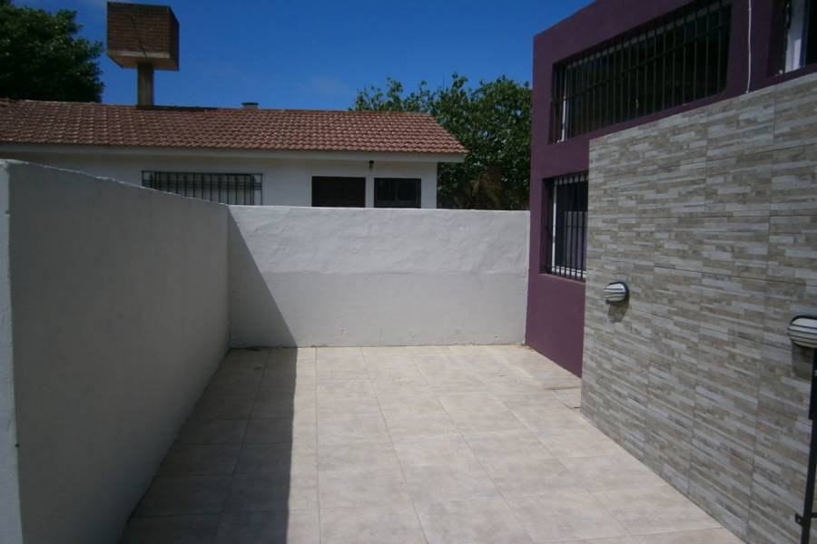 Santa Teresita, Buenos Aires, Argentina, 2 Bedrooms Bedrooms, ,1 BañoBathrooms,PH Tipo Casa,Temporario,5,41263