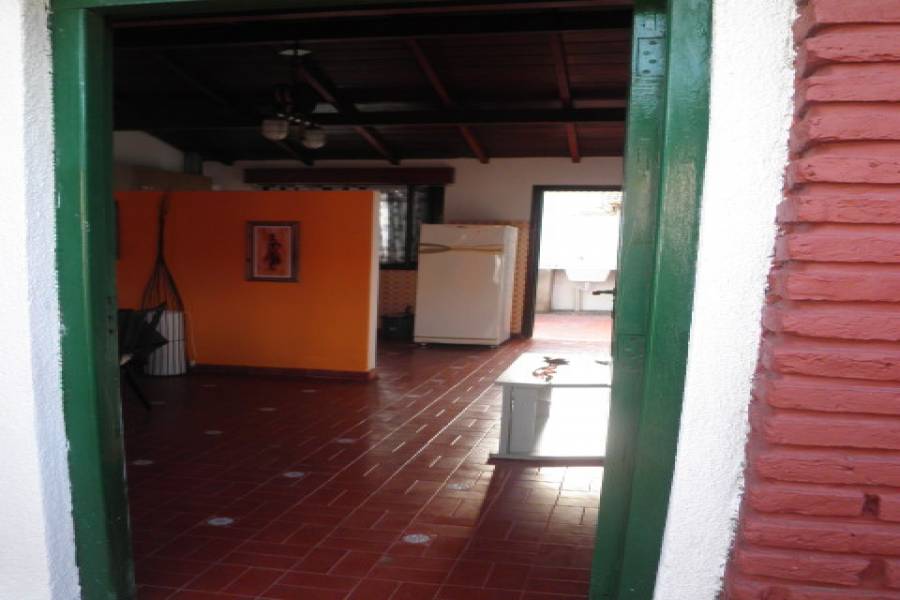 Santa Teresita, Buenos Aires, Argentina, 2 Bedrooms Bedrooms, ,1 BañoBathrooms,PH Tipo Casa,Temporario,1,41264