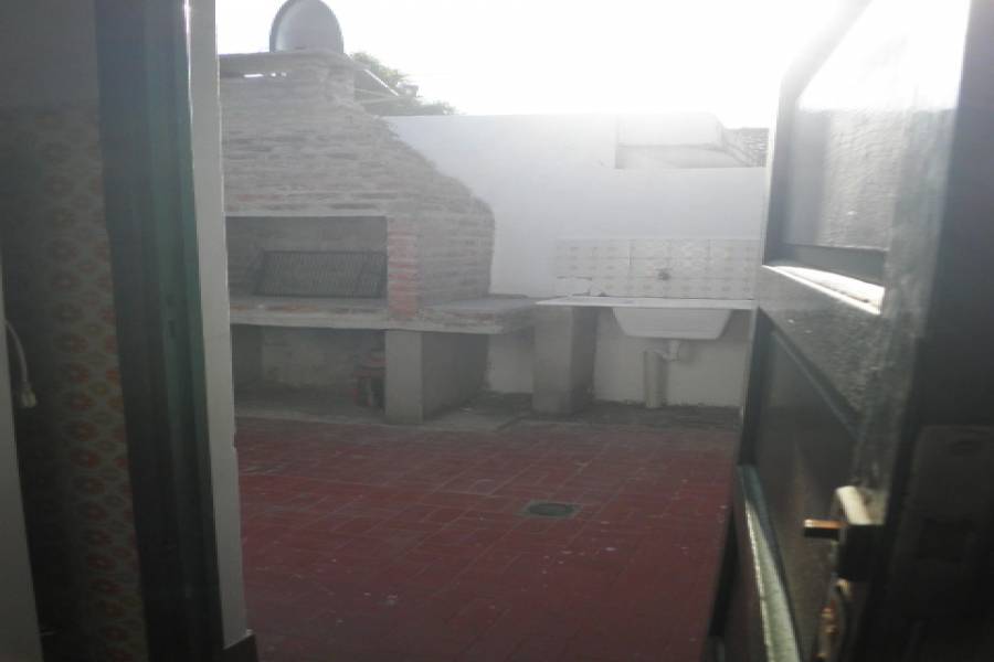 Santa Teresita, Buenos Aires, Argentina, 2 Bedrooms Bedrooms, ,1 BañoBathrooms,PH Tipo Casa,Temporario,1,41264