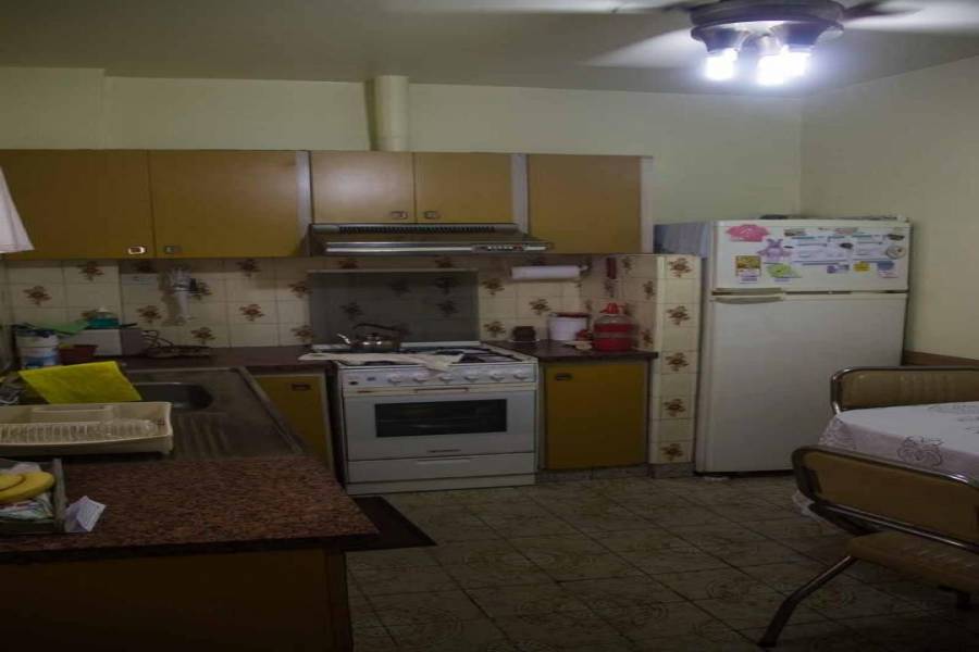 Liniers, Buenos Aires, Argentina, 2 Bedrooms Bedrooms, ,1 BañoBathrooms,PH Tipo Casa,Venta,PASAJE TOMAS VALENCIA,1,41312