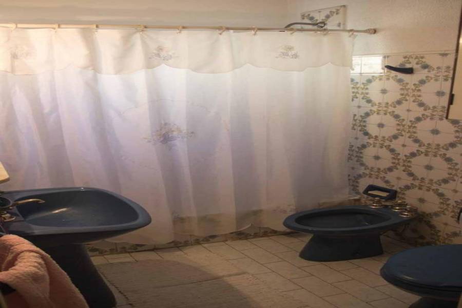 Liniers, Buenos Aires, Argentina, 2 Bedrooms Bedrooms, ,1 BañoBathrooms,PH Tipo Casa,Venta,PASAJE TOMAS VALENCIA,1,41312