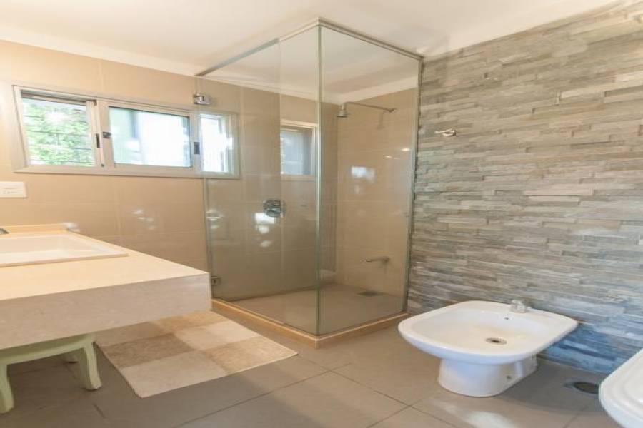 Punta del Este, Maldonado, Uruguay, 2 Bedrooms Bedrooms, ,2 BathroomsBathrooms,Casas,Venta,41427