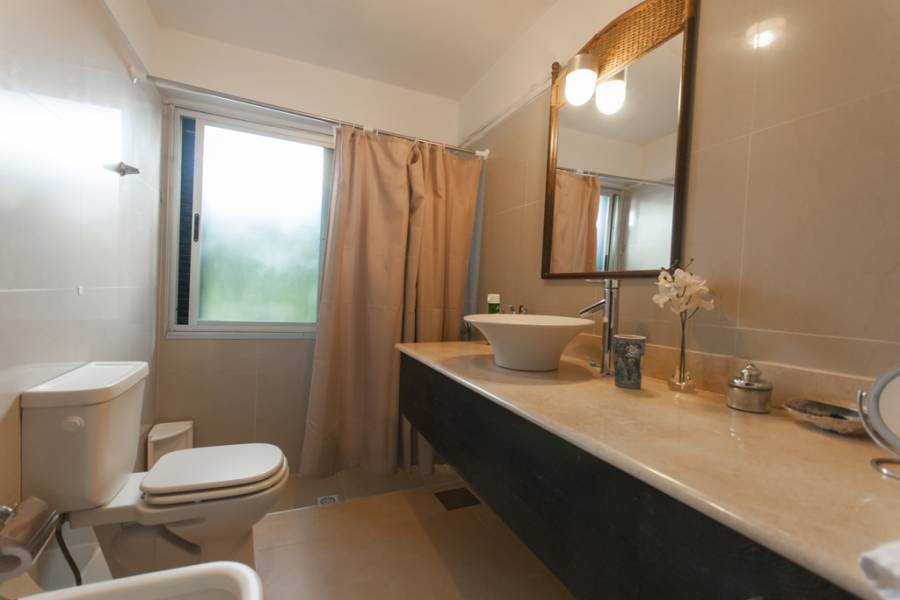 Punta del Este, Maldonado, Uruguay, 5 Bedrooms Bedrooms, ,5 BathroomsBathrooms,Casas,Temporario,41434