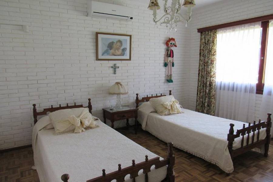 Punta del Este, Maldonado, Uruguay, 6 Bedrooms Bedrooms, ,3 BathroomsBathrooms,Casas,Temporario,41440