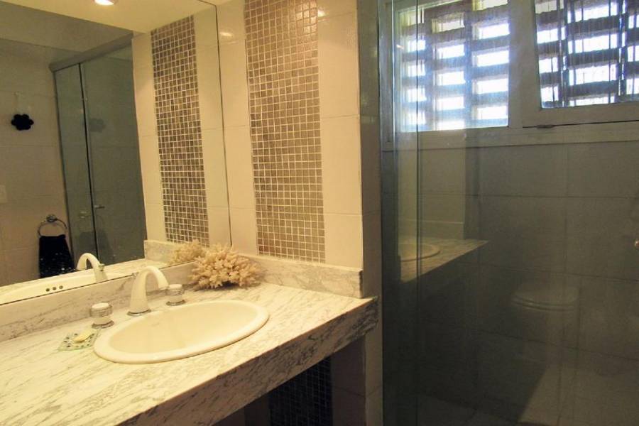 Punta del Este, Maldonado, Uruguay, 6 Bedrooms Bedrooms, ,3 BathroomsBathrooms,Casas,Temporario,41440