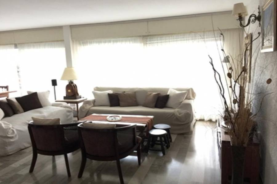 Punta del Este, Maldonado, Uruguay, 4 Bedrooms Bedrooms, ,3 BathroomsBathrooms,Apartamentos,Venta,41455