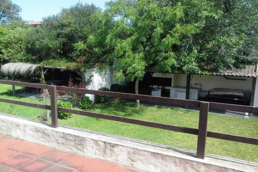 Punta del Este, Maldonado, Uruguay, 4 Bedrooms Bedrooms, ,2 BathroomsBathrooms,Casas,Temporario,41467