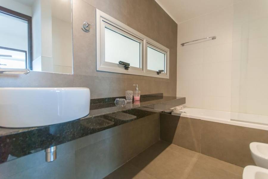 Punta del Este, Maldonado, Uruguay, 2 Bedrooms Bedrooms, ,2 BathroomsBathrooms,Casas,Venta,41494