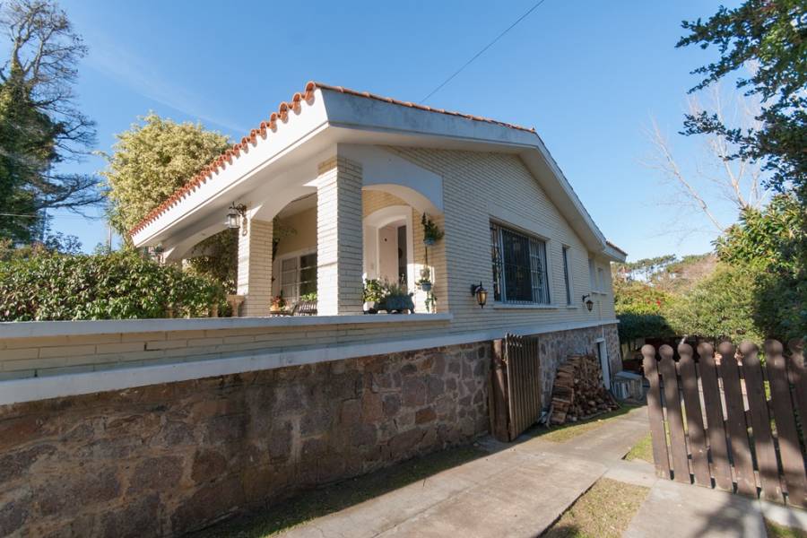 Punta del Este, Maldonado, Uruguay, 4 Bedrooms Bedrooms, ,3 BathroomsBathrooms,Casas,Temporario,41505