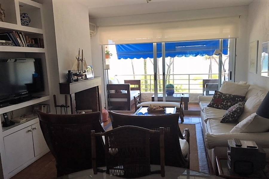 Punta del Este, Maldonado, Uruguay, 2 Bedrooms Bedrooms, ,1 BañoBathrooms,Apartamentos,Venta,41511