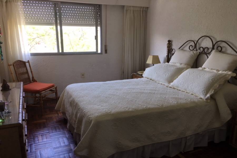 Punta del Este, Maldonado, Uruguay, 2 Bedrooms Bedrooms, ,1 BañoBathrooms,Apartamentos,Venta,41511
