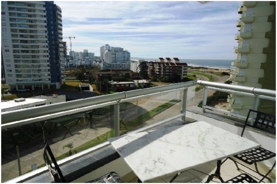 Punta del Este, Maldonado, Uruguay, 2 Bedrooms Bedrooms, ,2 BathroomsBathrooms,Apartamentos,Venta,41524