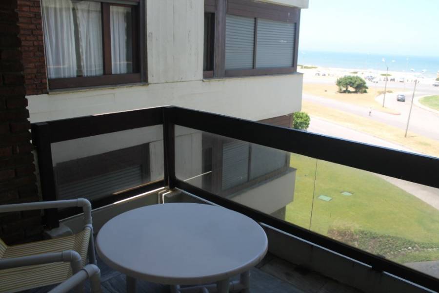 Punta del Este, Maldonado, Uruguay, 2 Bedrooms Bedrooms, ,2 BathroomsBathrooms,Apartamentos,Venta,41543