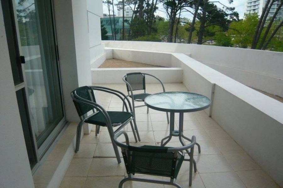 Punta del Este, Maldonado, Uruguay, 2 Bedrooms Bedrooms, ,2 BathroomsBathrooms,Apartamentos,Venta,41552