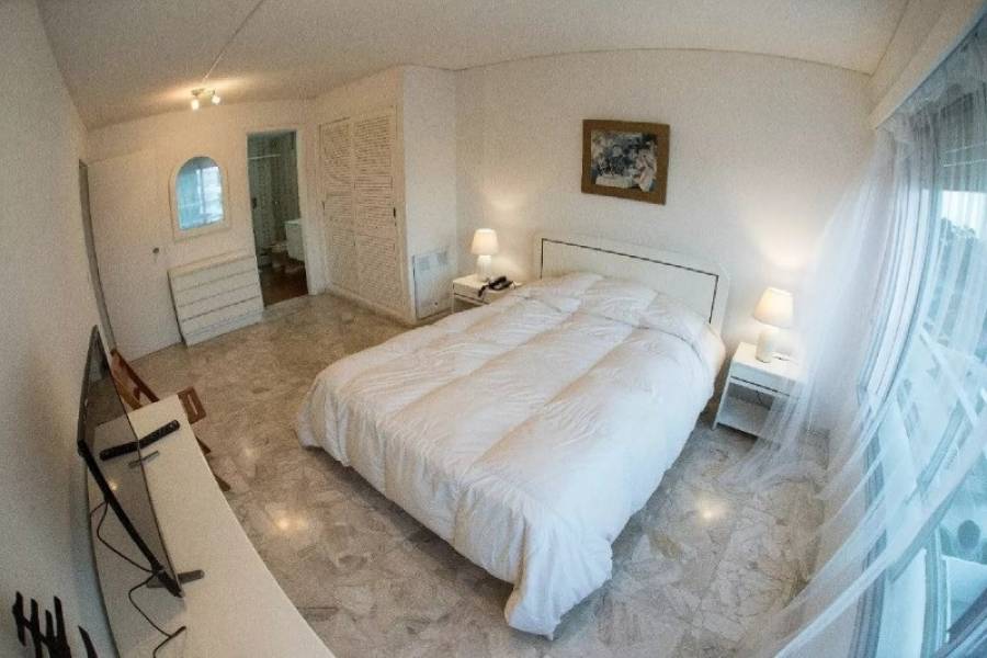 Punta del Este, Maldonado, Uruguay, 2 Bedrooms Bedrooms, ,2 BathroomsBathrooms,Apartamentos,Venta,41567