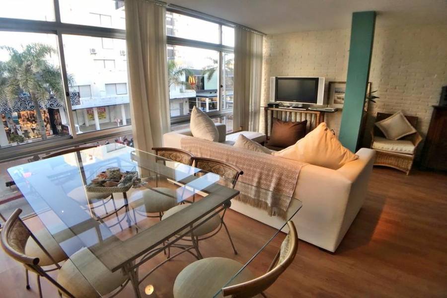 Punta del Este, Maldonado, Uruguay, 3 Bedrooms Bedrooms, ,2 BathroomsBathrooms,Apartamentos,Venta,41578