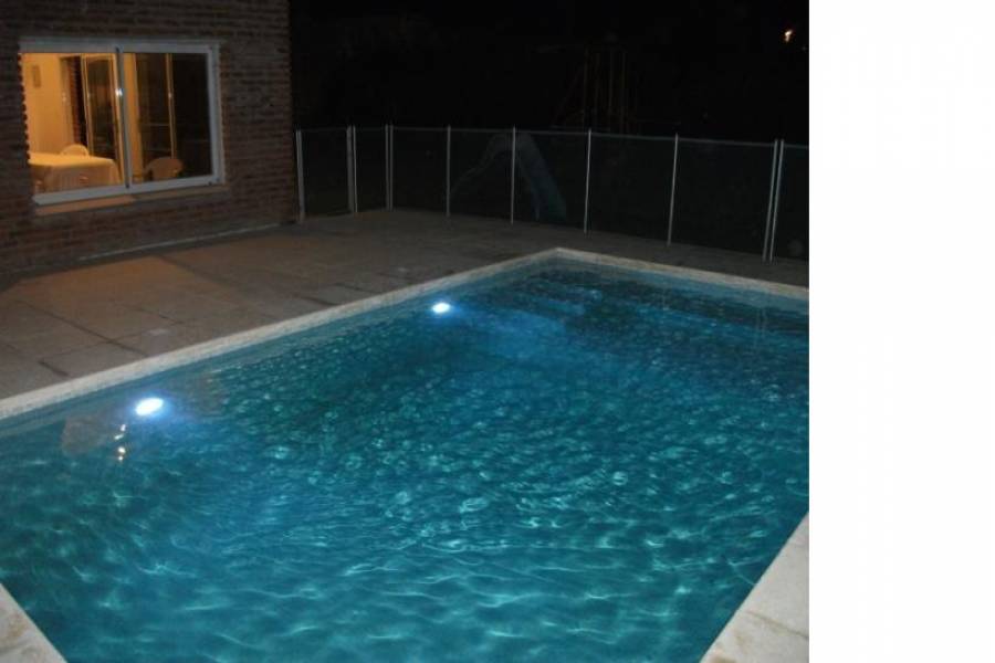 Punta del Este, Maldonado, Uruguay, 4 Bedrooms Bedrooms, ,3 BathroomsBathrooms,Casas,Temporario,41586