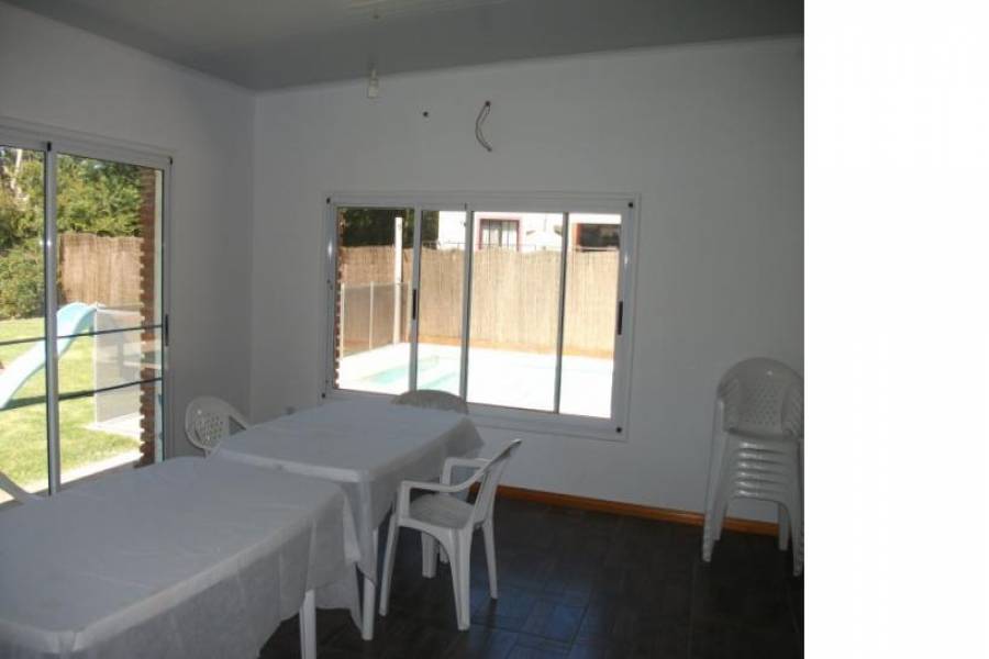 Punta del Este, Maldonado, Uruguay, 4 Bedrooms Bedrooms, ,3 BathroomsBathrooms,Casas,Temporario,41586