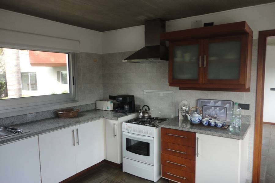 Punta del Este, Maldonado, Uruguay, 4 Bedrooms Bedrooms, ,3 BathroomsBathrooms,Casas,Temporario,41589