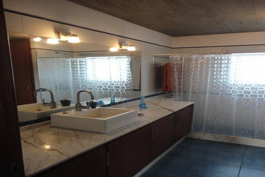 Punta del Este, Maldonado, Uruguay, 4 Bedrooms Bedrooms, ,3 BathroomsBathrooms,Casas,Temporario,41589