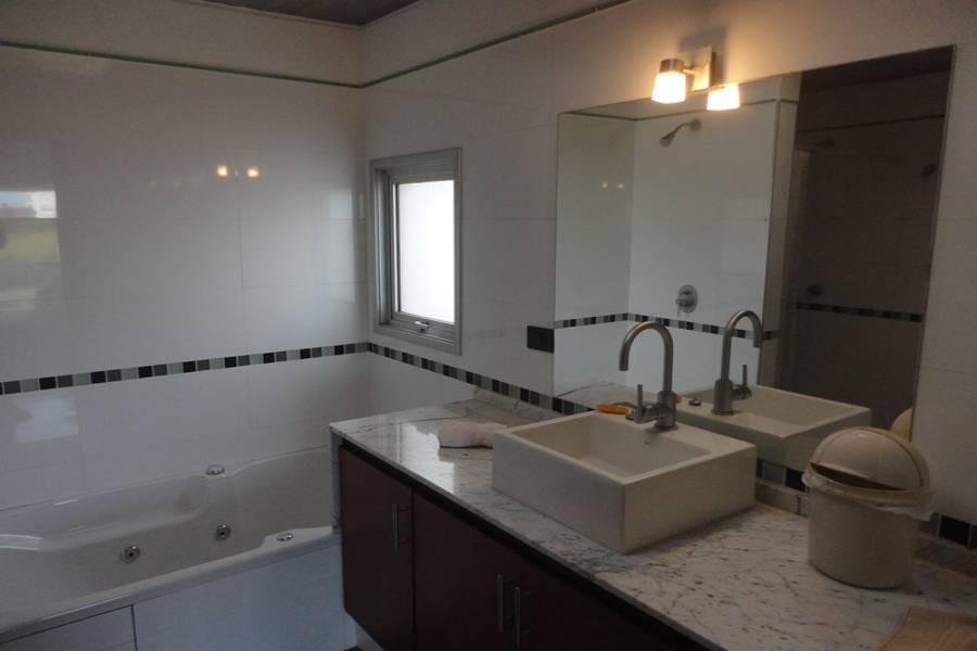 Punta del Este, Maldonado, Uruguay, 4 Bedrooms Bedrooms, ,3 BathroomsBathrooms,Casas,Temporario,41589