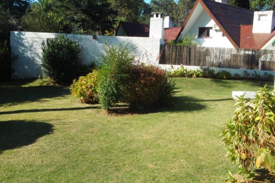 Punta del Este, Maldonado, Uruguay, 4 Bedrooms Bedrooms, ,4 BathroomsBathrooms,Casas,Venta,41604