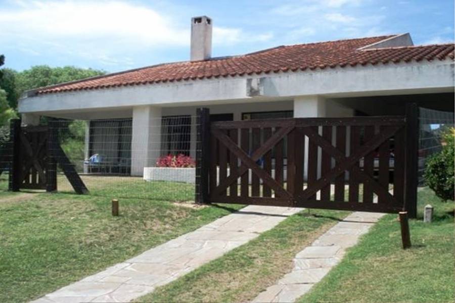 Punta del Este, Maldonado, Uruguay, 4 Bedrooms Bedrooms, ,3 BathroomsBathrooms,Casas,Temporario,41613