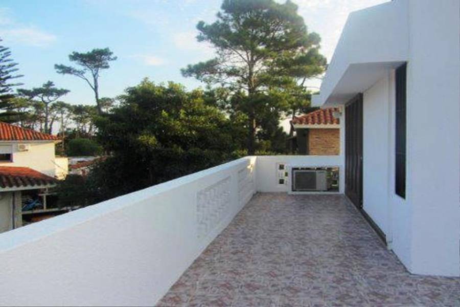 Punta del Este, Maldonado, Uruguay, 4 Bedrooms Bedrooms, ,3 BathroomsBathrooms,Casas,Temporario,41613