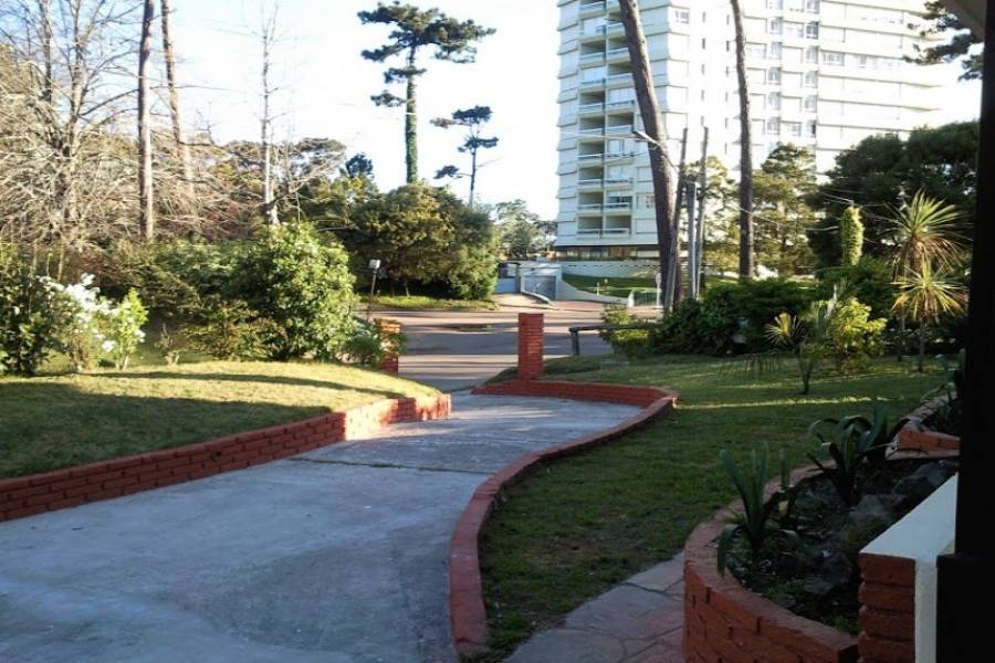 Punta del Este, Maldonado, Uruguay, 2 Bedrooms Bedrooms, ,1 BañoBathrooms,Casas,Temporario,41620
