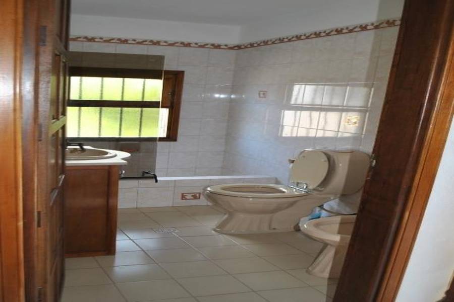 Punta del Este, Maldonado, Uruguay, 3 Bedrooms Bedrooms, ,3 BathroomsBathrooms,Casas,Temporario,Pinares,41630