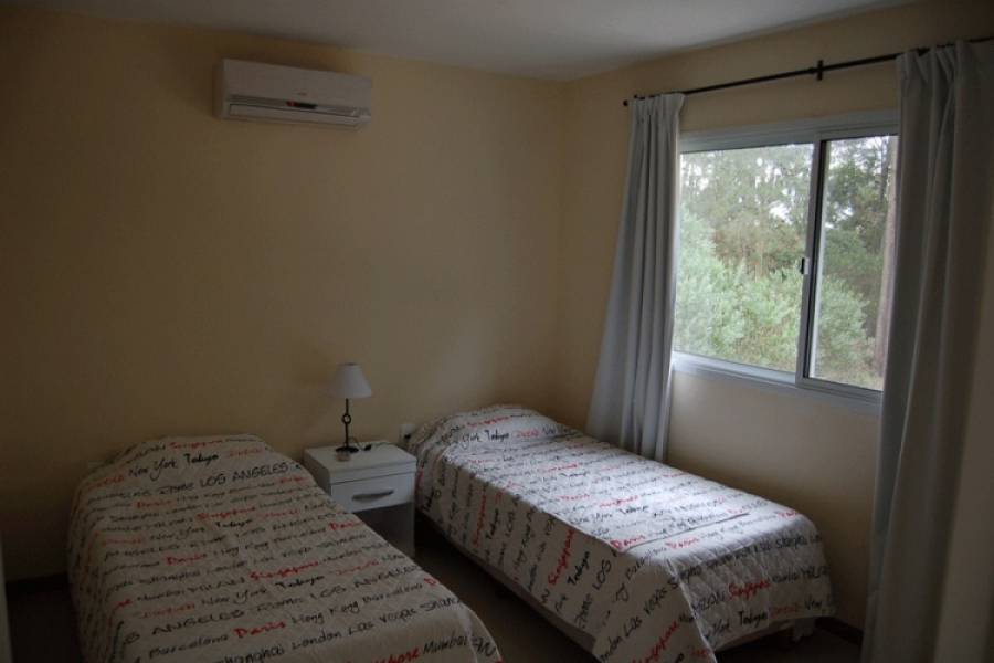 Punta del Este, Maldonado, Uruguay, 4 Bedrooms Bedrooms, ,3 BathroomsBathrooms,Casas,Temporario,41632