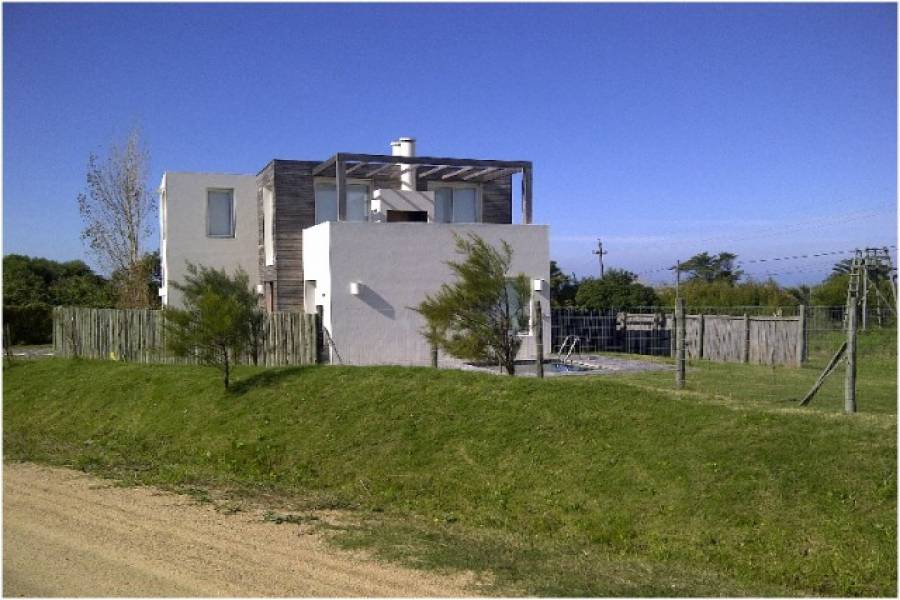 Punta del Este, Maldonado, Uruguay, 4 Bedrooms Bedrooms, ,2 BathroomsBathrooms,Casas,Temporario,41640