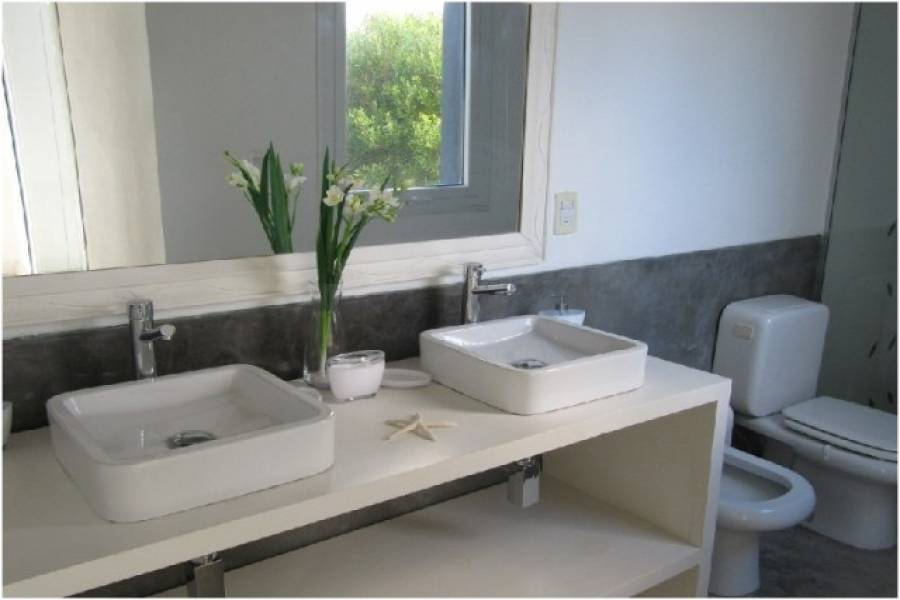 Punta del Este, Maldonado, Uruguay, 4 Bedrooms Bedrooms, ,2 BathroomsBathrooms,Casas,Temporario,41640