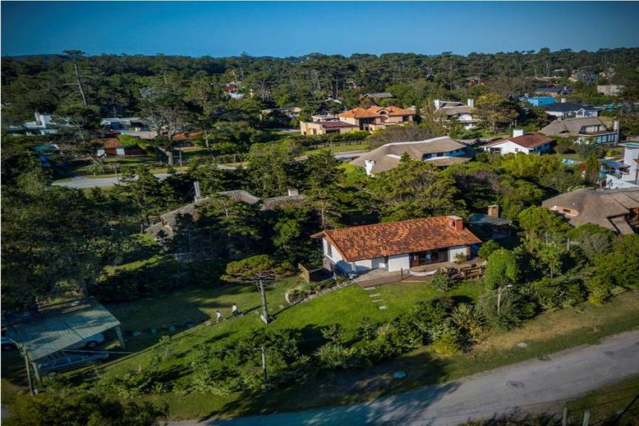Punta del Este, Maldonado, Uruguay, 4 Bedrooms Bedrooms, ,2 BathroomsBathrooms,Casas,Temporario,41657