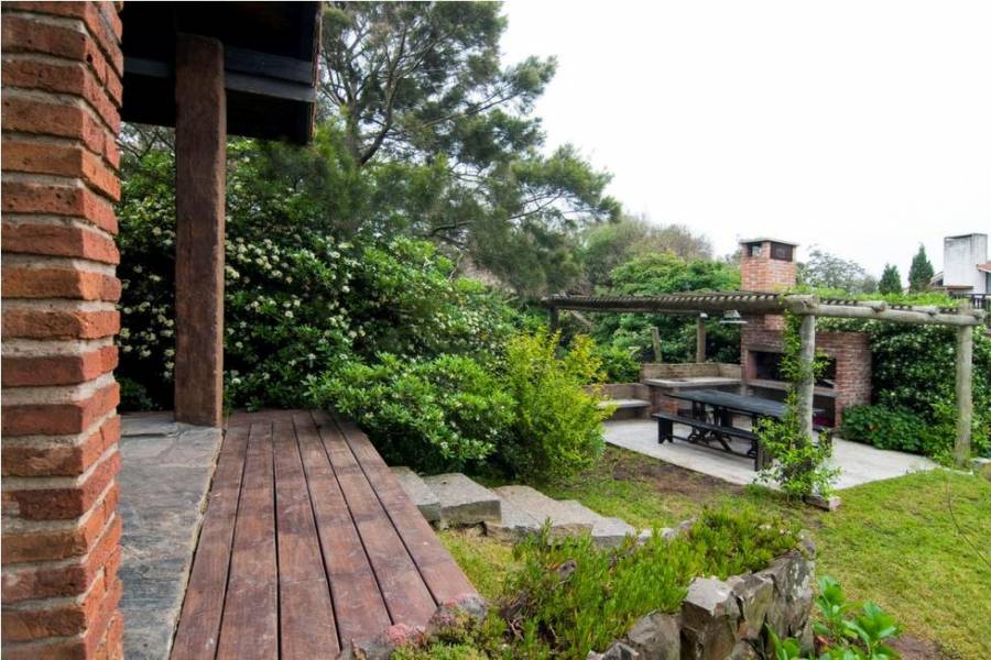 Punta del Este, Maldonado, Uruguay, 4 Bedrooms Bedrooms, ,2 BathroomsBathrooms,Casas,Temporario,41657