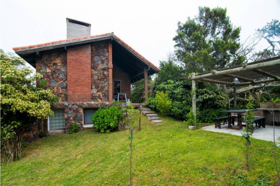 Punta del Este, Maldonado, Uruguay, 4 Bedrooms Bedrooms, ,2 BathroomsBathrooms,Casas,Temporario,41657