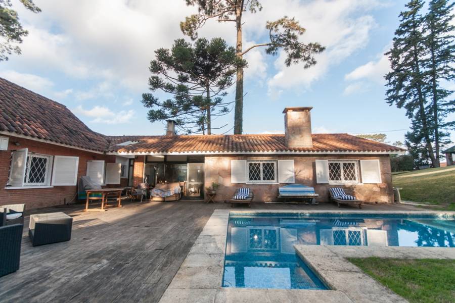 Punta del Este, Maldonado, Uruguay, 5 Bedrooms Bedrooms, ,3 BathroomsBathrooms,Casas,Venta,41663