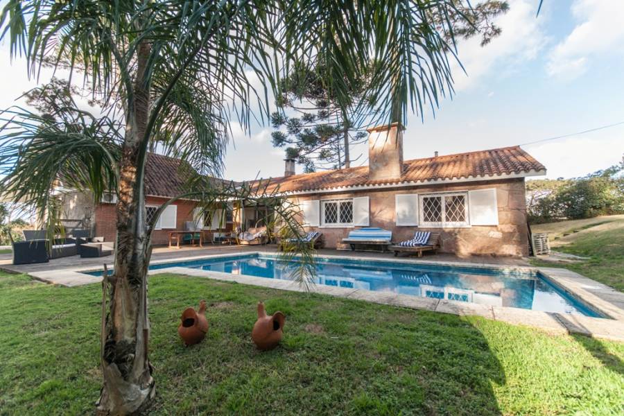 Punta del Este, Maldonado, Uruguay, 5 Bedrooms Bedrooms, ,3 BathroomsBathrooms,Casas,Venta,41663