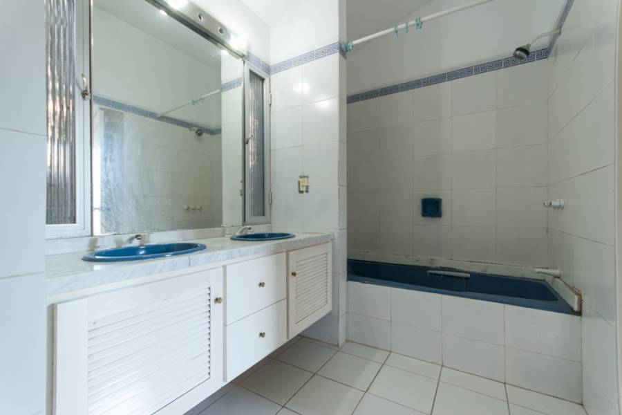 Punta del Este, Maldonado, Uruguay, 5 Bedrooms Bedrooms, ,3 BathroomsBathrooms,Casas,Venta,41663