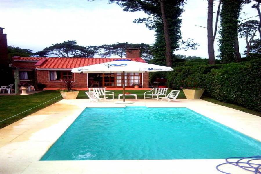 Punta del Este, Maldonado, Uruguay, 2 Bedrooms Bedrooms, ,1 BañoBathrooms,Casas,Temporario,41666