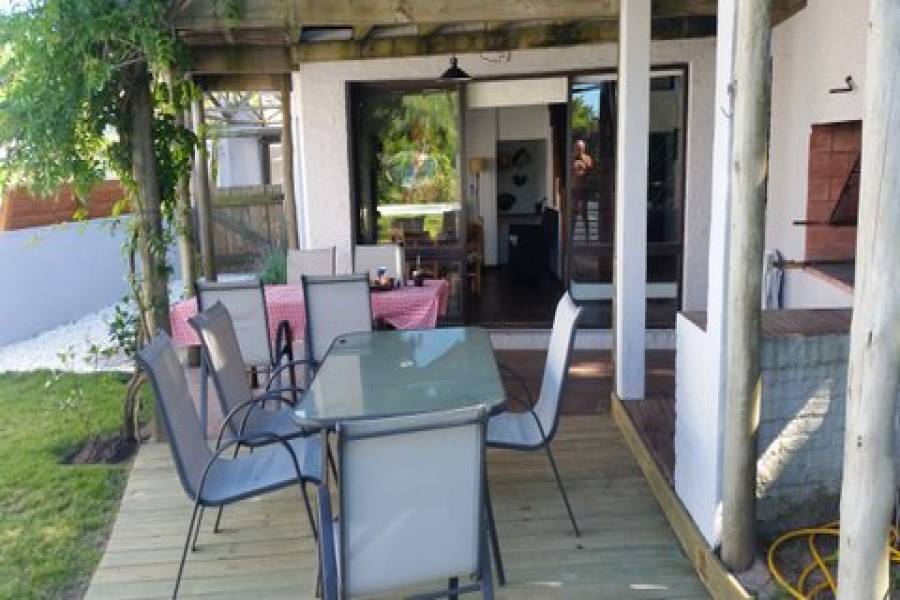 Punta del Este, Maldonado, Uruguay, 4 Bedrooms Bedrooms, ,3 BathroomsBathrooms,Casas,Temporario,41675