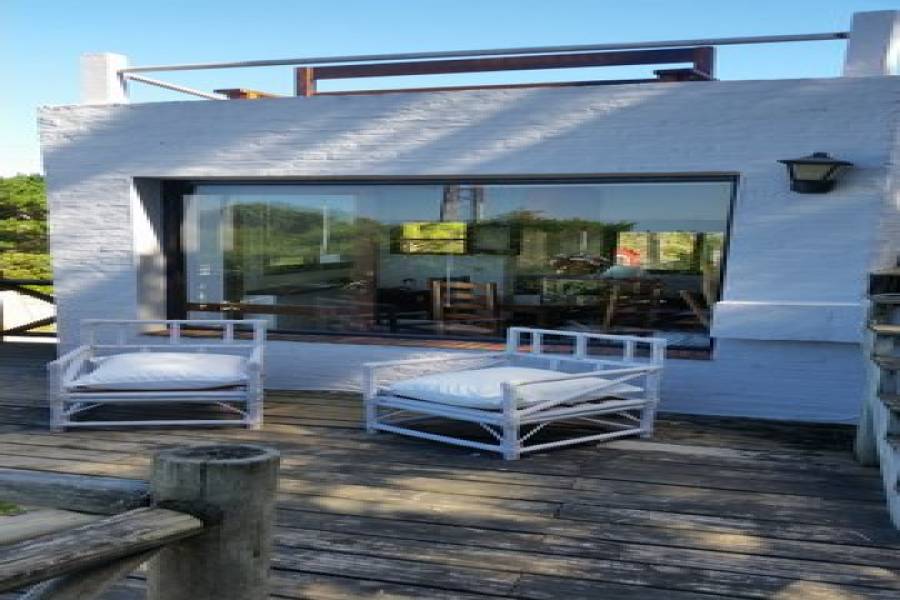 Punta del Este, Maldonado, Uruguay, 4 Bedrooms Bedrooms, ,3 BathroomsBathrooms,Casas,Temporario,41675